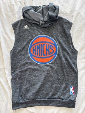 Adidas Boy Teen Gray Sleeveless Hoodie Basketball NBA NY Knicks Logo Jersey